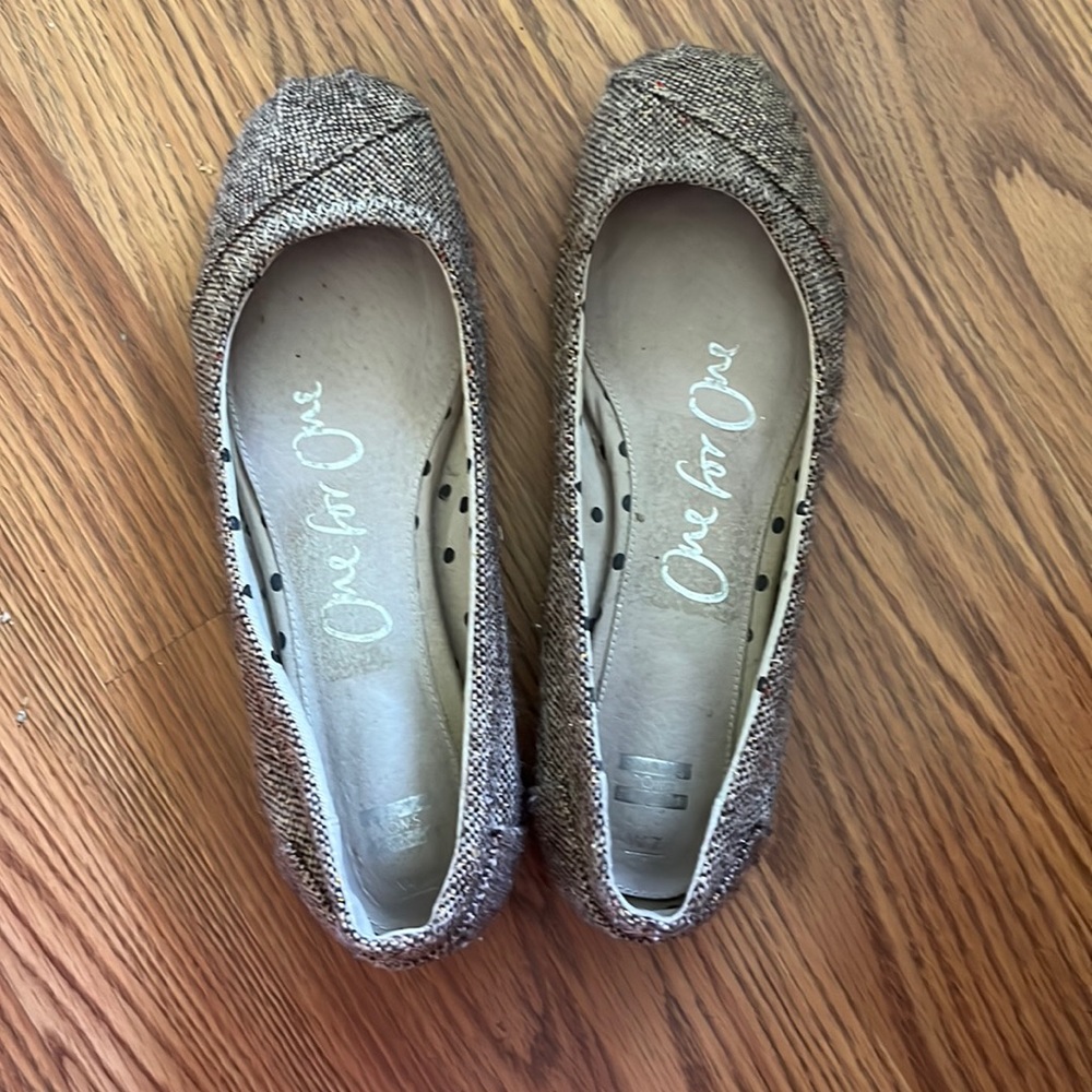 Toms Flats size 7